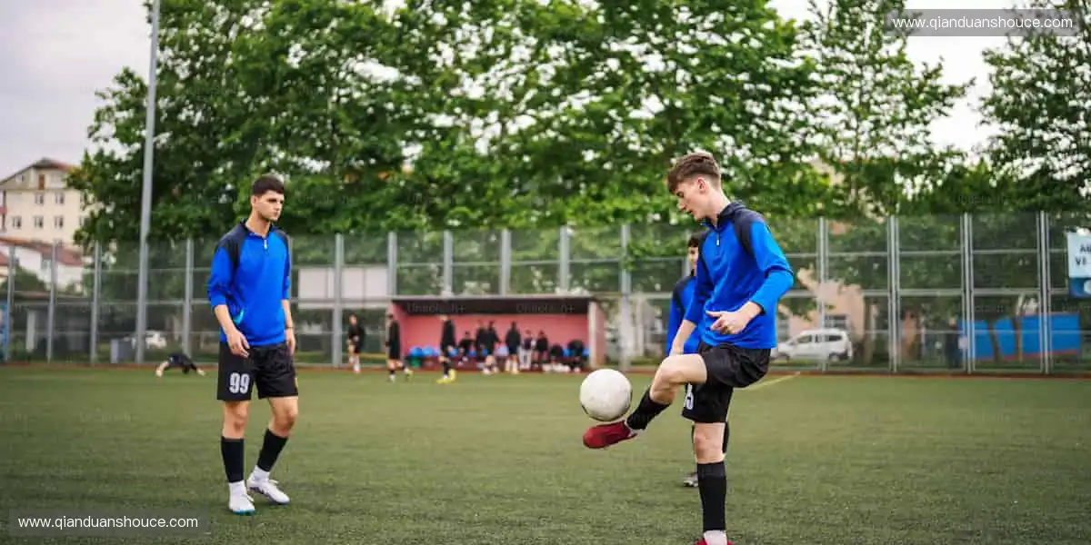 📱 实时互动,畅聊赛事!💬